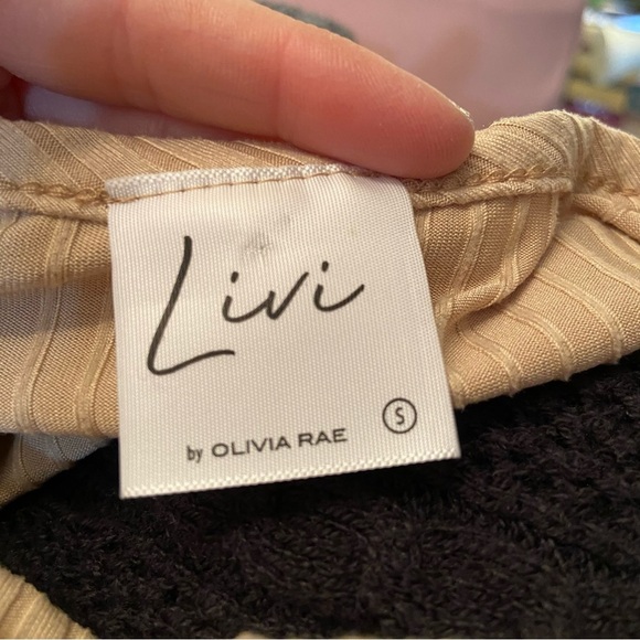 Livi by Olivia Rae women’s beige cropped ribbed tank cardigan set in size small - Picture 8 of 10